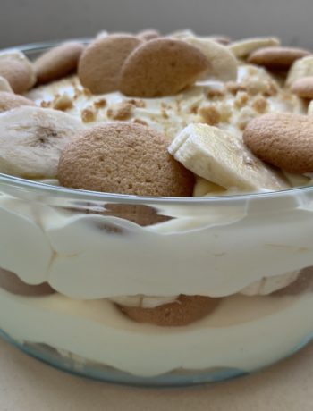 Magnolia Bakery Banana Pudding in glass dish