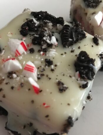Peppermint Oreo Cheesecake Bars